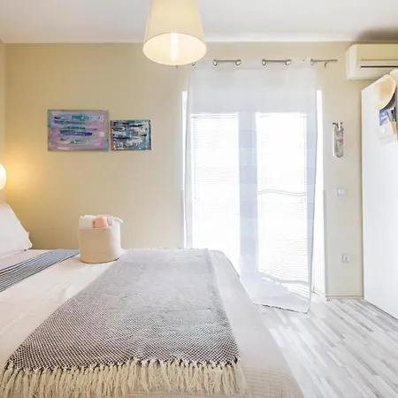 Lunarta * Макарска